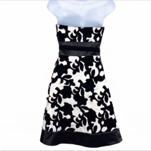 WHITE HOUSE BLACK MARKET velvet strapless dress 0 - Picture 6 of 10